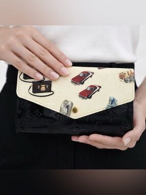 Louis Vuitton Portefeuille Vernis Stickers Sarah Long Wallet| Nicolas Ghesquière